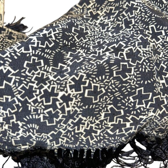 Silk Dbl faced black white reversible fringe trim intricate print scarf - Picture 6 of 6